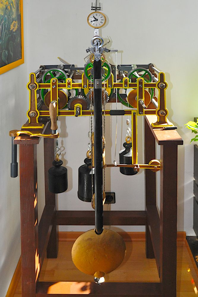 Turmuhr mit konstanter Kraft