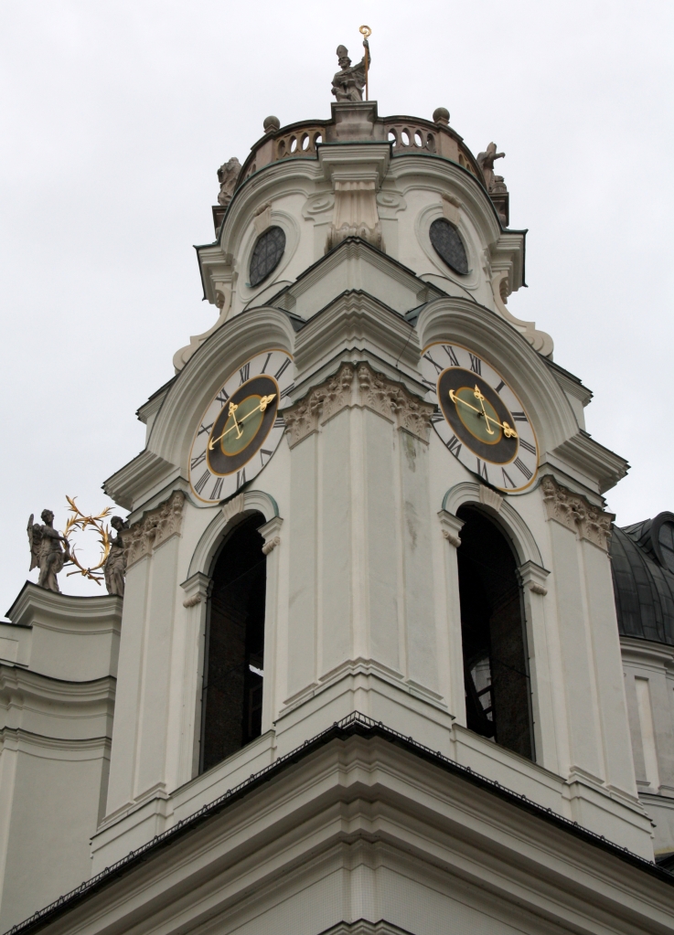 Turmuhrwerk Salzburg, Kollegienkirche Außenansicht