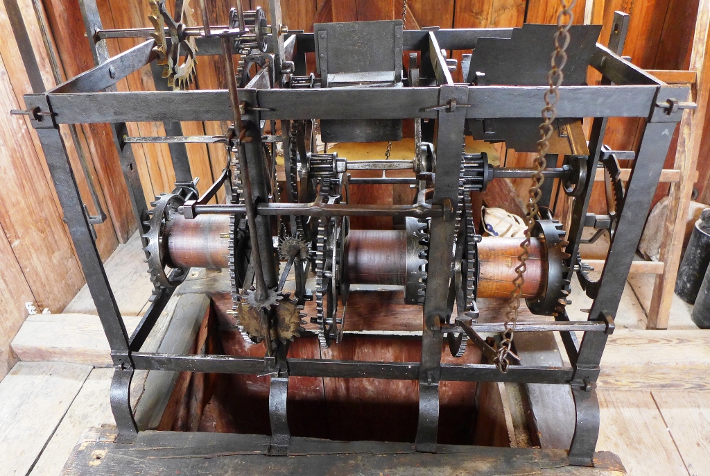 Turmuhrwerk Salzburg, Hellbrunn Seitenansicht