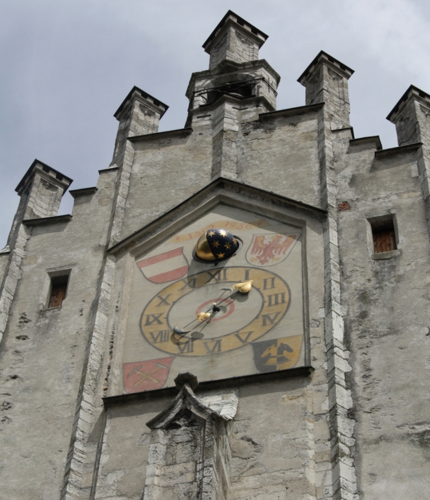 Turmuhrwerk Schwaz, Stadtpfarrkirche Marktuhr Fassade