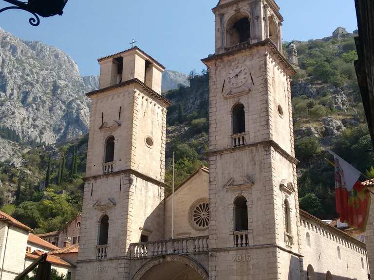 Turmuhrwerk Kotor, Kathedrale Außenansicht