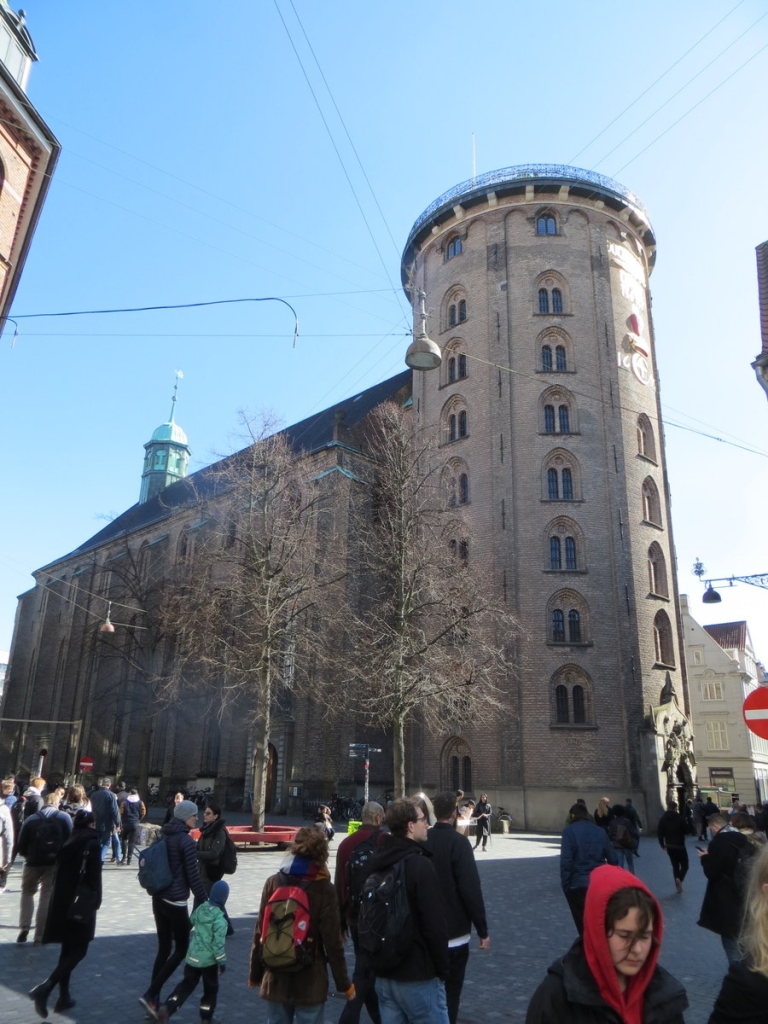 Turmuhrwerk Kopenhagen, Runder Turm Außenansicht