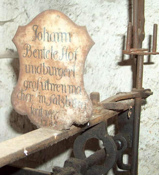 Turmuhrwerk Puch bei Hallein, Urstein Brunnenhaus Aufsteckschild