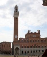 Turmuhrwerk Siena, Palazzo Pubblico Außenansicht